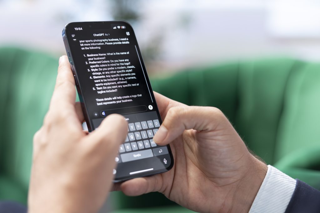 ChatGPT tani ka kufizime për adoleshentët, çfarë ndryshon?