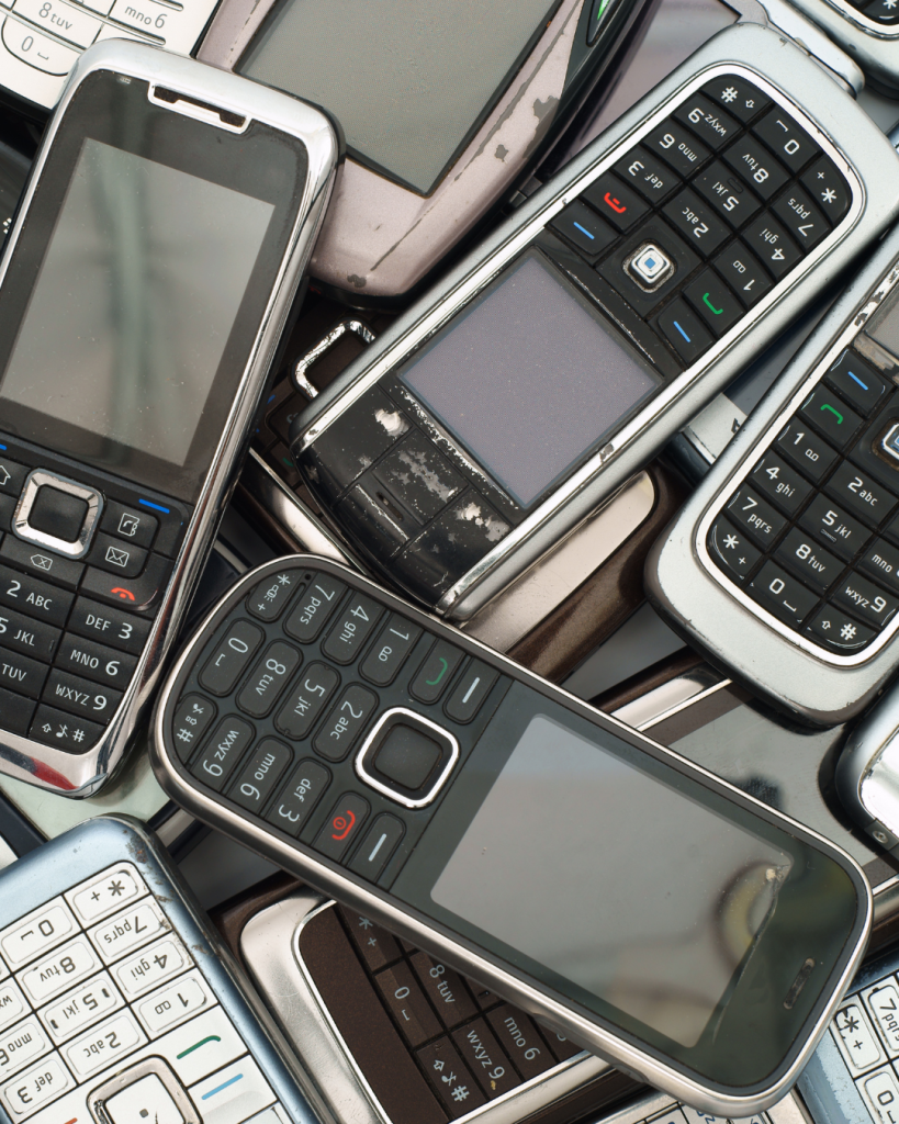 Mjaft më me Instagram dhe TikTok!” Rritet kërkesa për “dumbphones”  njerëzit po largohen nga rrjetet sociale!
