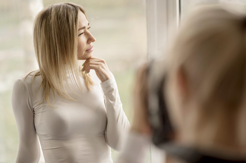 Studiuesit zbulojnë: Biseda me vetveten rrit suksesin