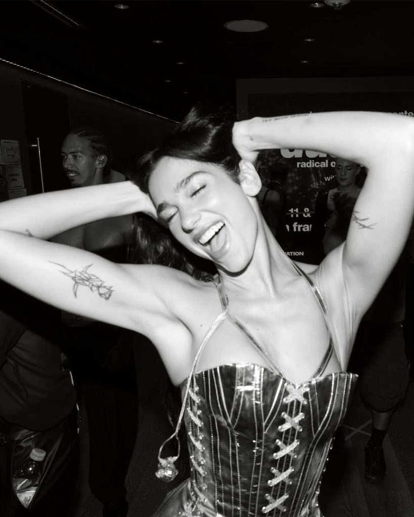 Dy orë spektakël nga Dua Lipa: Filmi koncert që po bëhet viral në YouTube