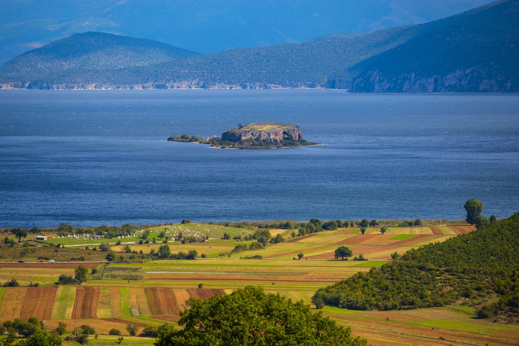 Prespa drejt UNESCO-s, tre shtetet bëhen bashkë për ta mbrojtur këtë pasuri natyrore