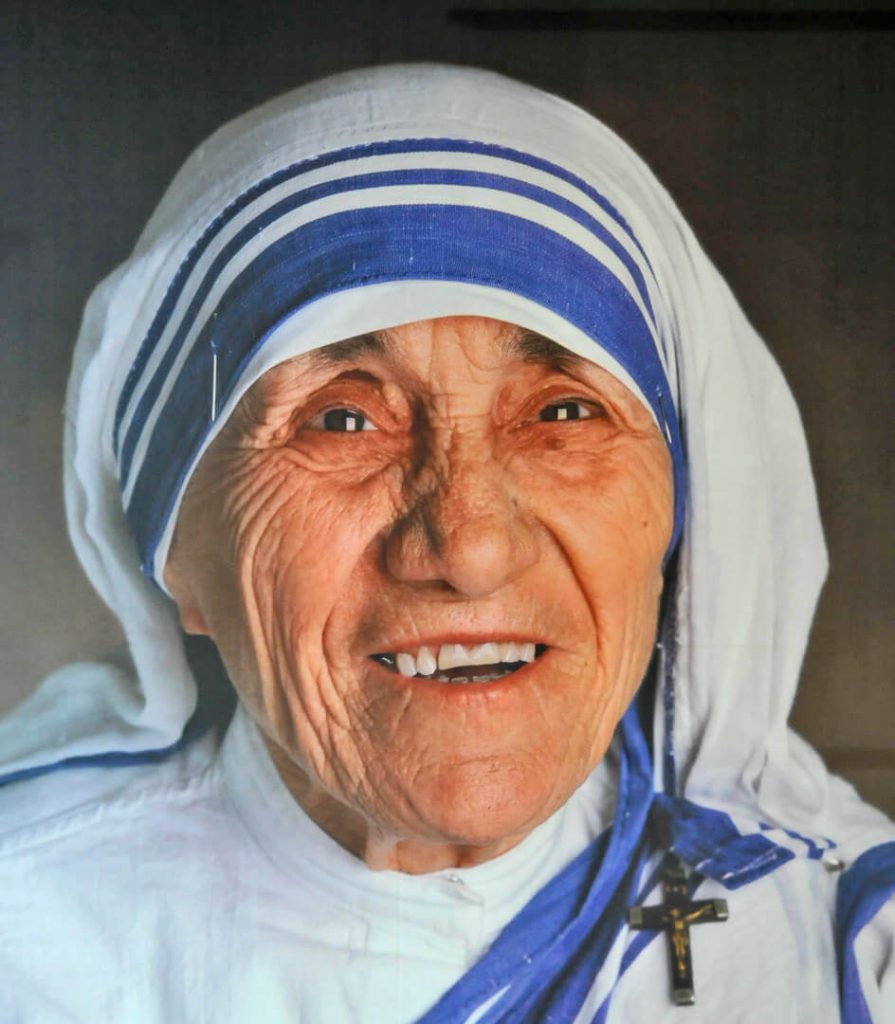 10 vite nga shenjtërimi i Nënë Terezës,shqiptarja që ndryshoi jetën e mijëra njerëzve