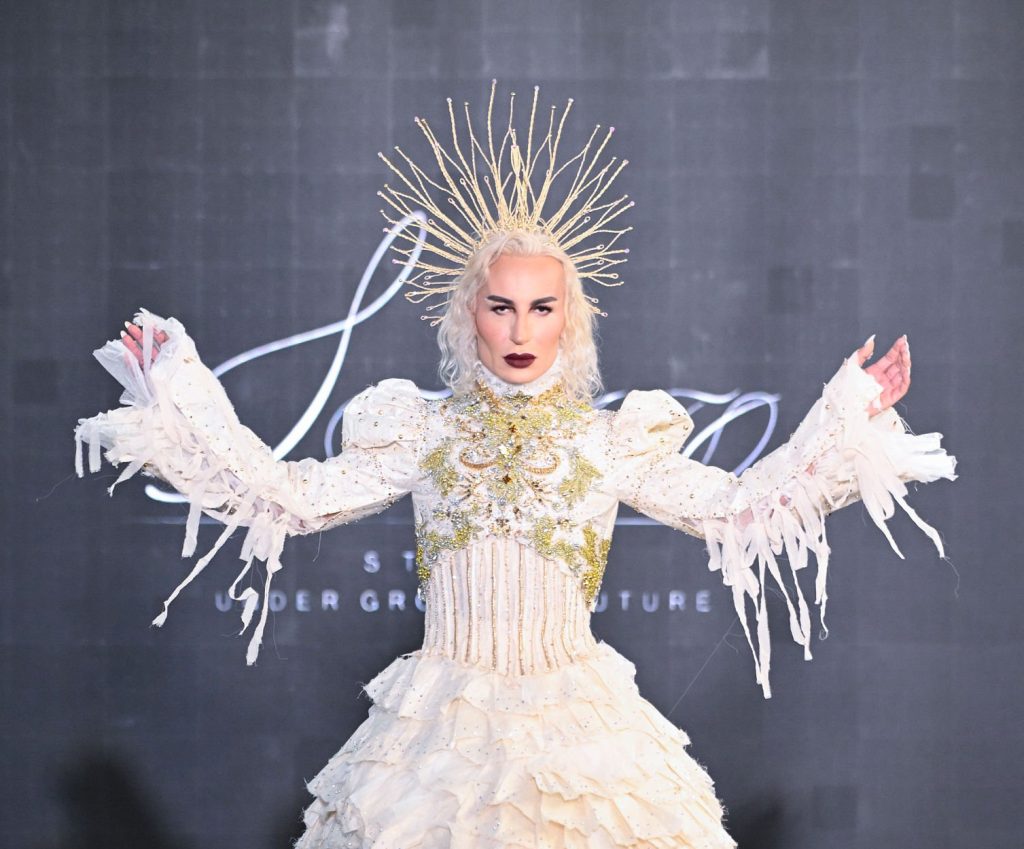 Elton Ilirjani në Paris Fashion Week, kryeqyteti i modës bashkon krijimtarinë dhe artin.